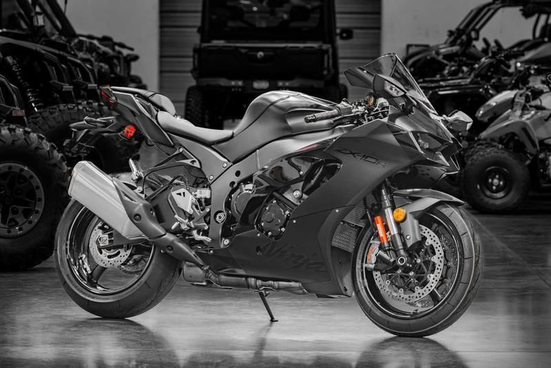 2025 Kawasaki Ninja ZX-10R: Precision Engineering Meets Track Dominance